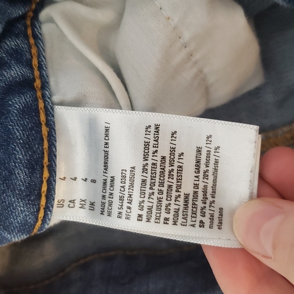 American Eagle Denim Shorts. Size 4. Soft material. Like New. - Picture 7 of 9